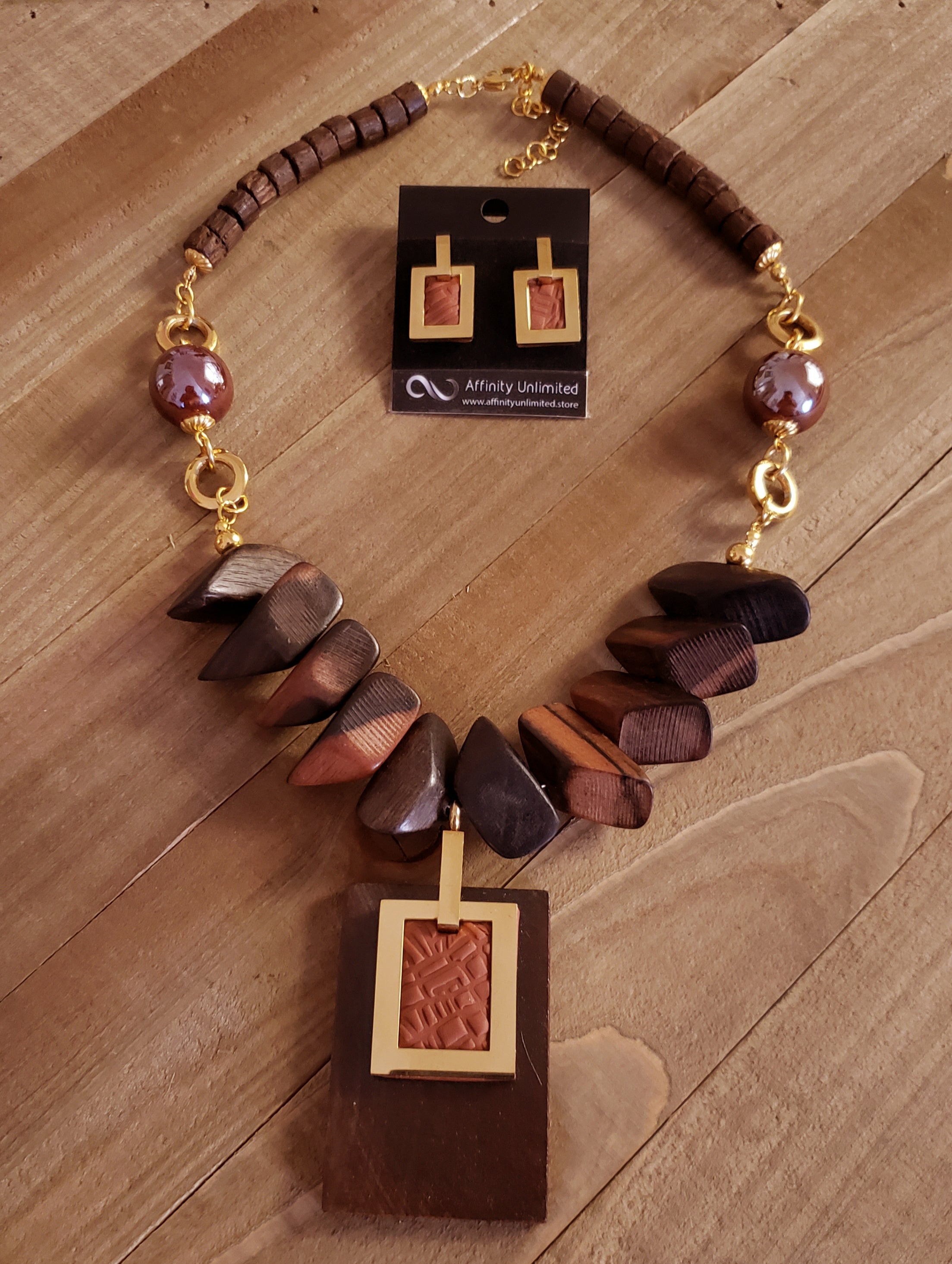 Necklace and earrings set - SN067