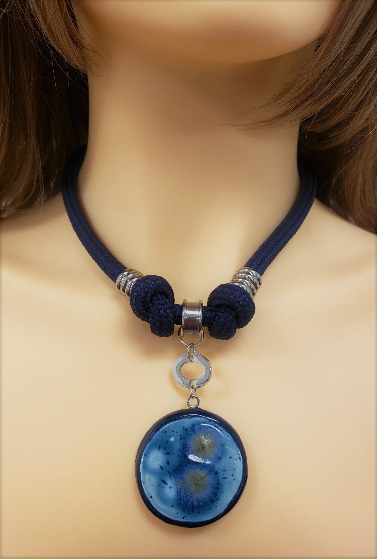 Cord necklace with ceramic pendant - SN111